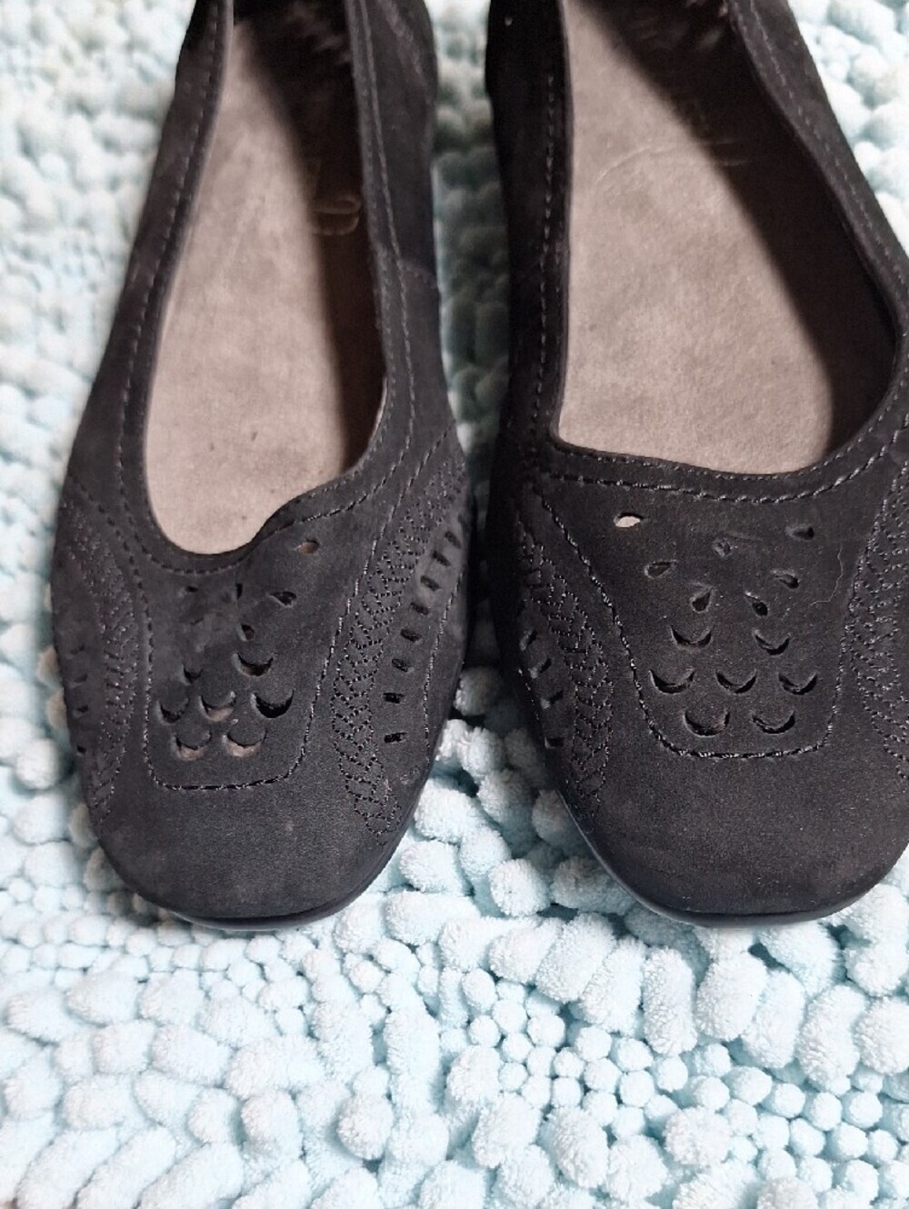 AEROSOLES Black Laser-Cut Suede Flats - Picture 7 of 7
